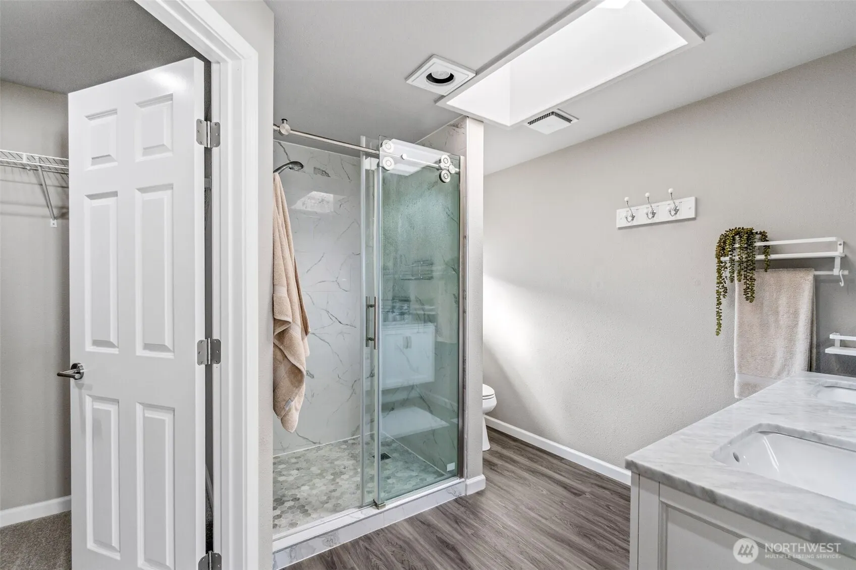 943 E Cherry Hill Street , Kent, WA 98030