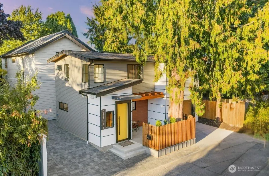 511 N 78th Street , Seattle, WA 98103