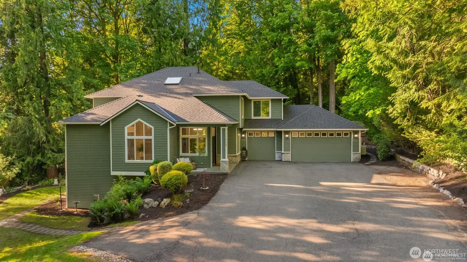 17524 214th Avenue NE, Woodinville, WA 98077