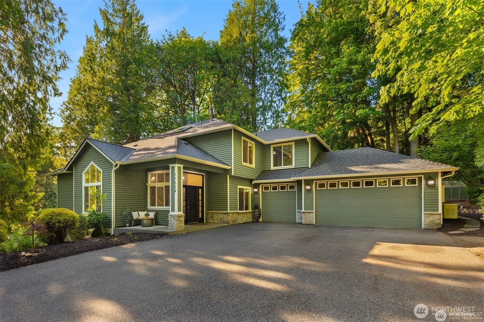 17524 214th Avenue NE, Woodinville, WA 98077