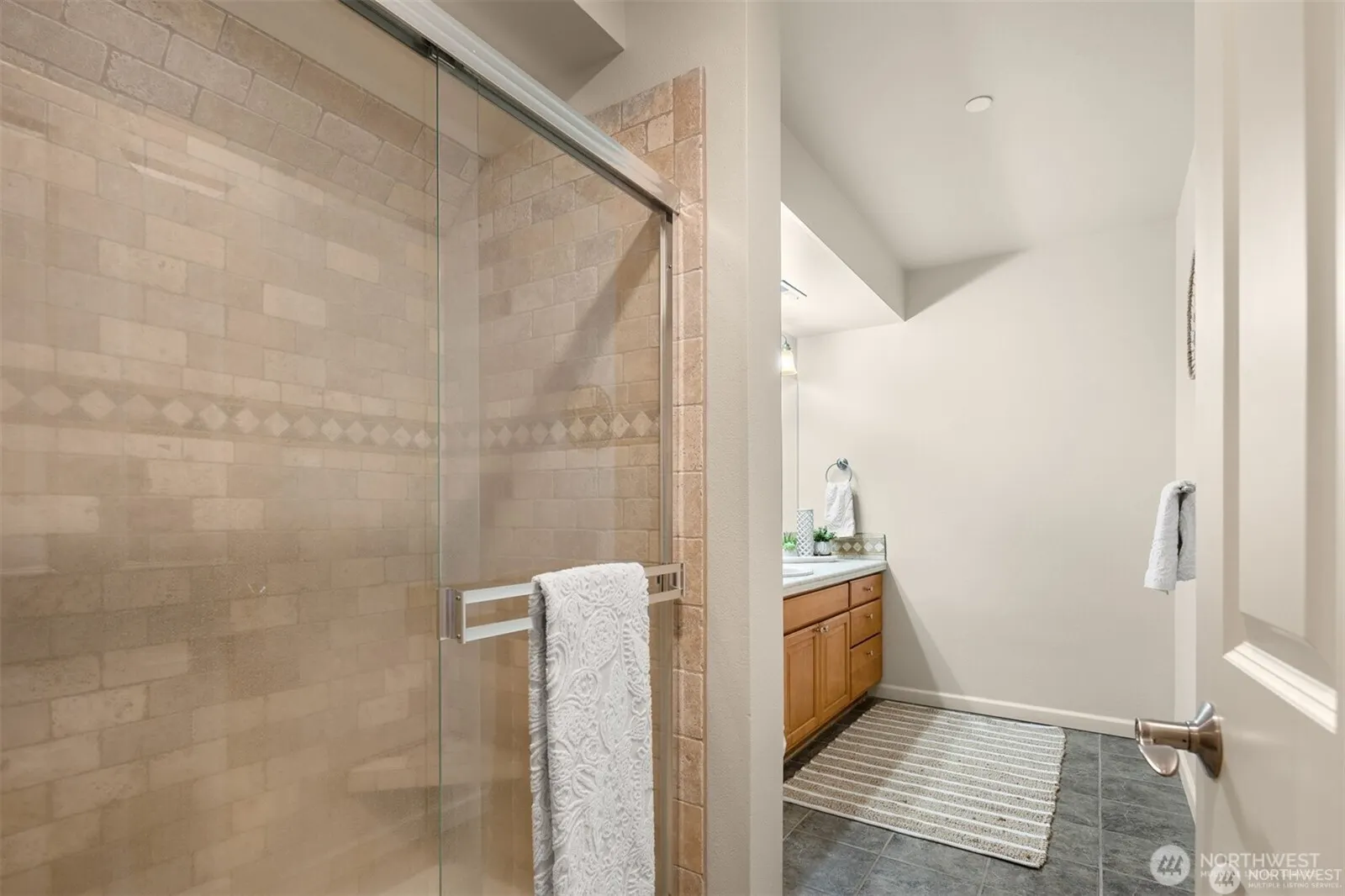 17524 214th Avenue NE, Woodinville, WA 98077