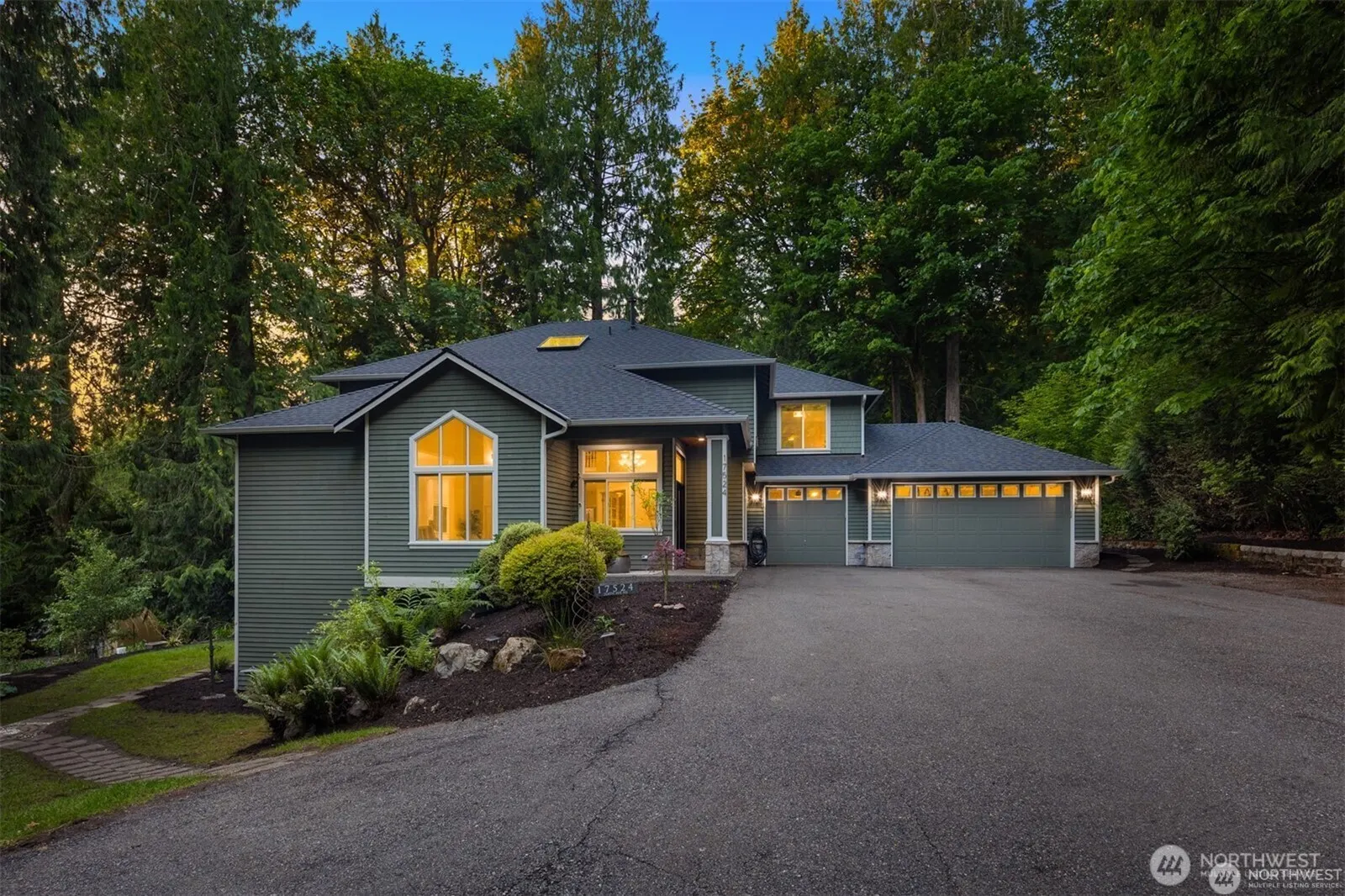 17524 214th Avenue NE, Woodinville, WA 98077