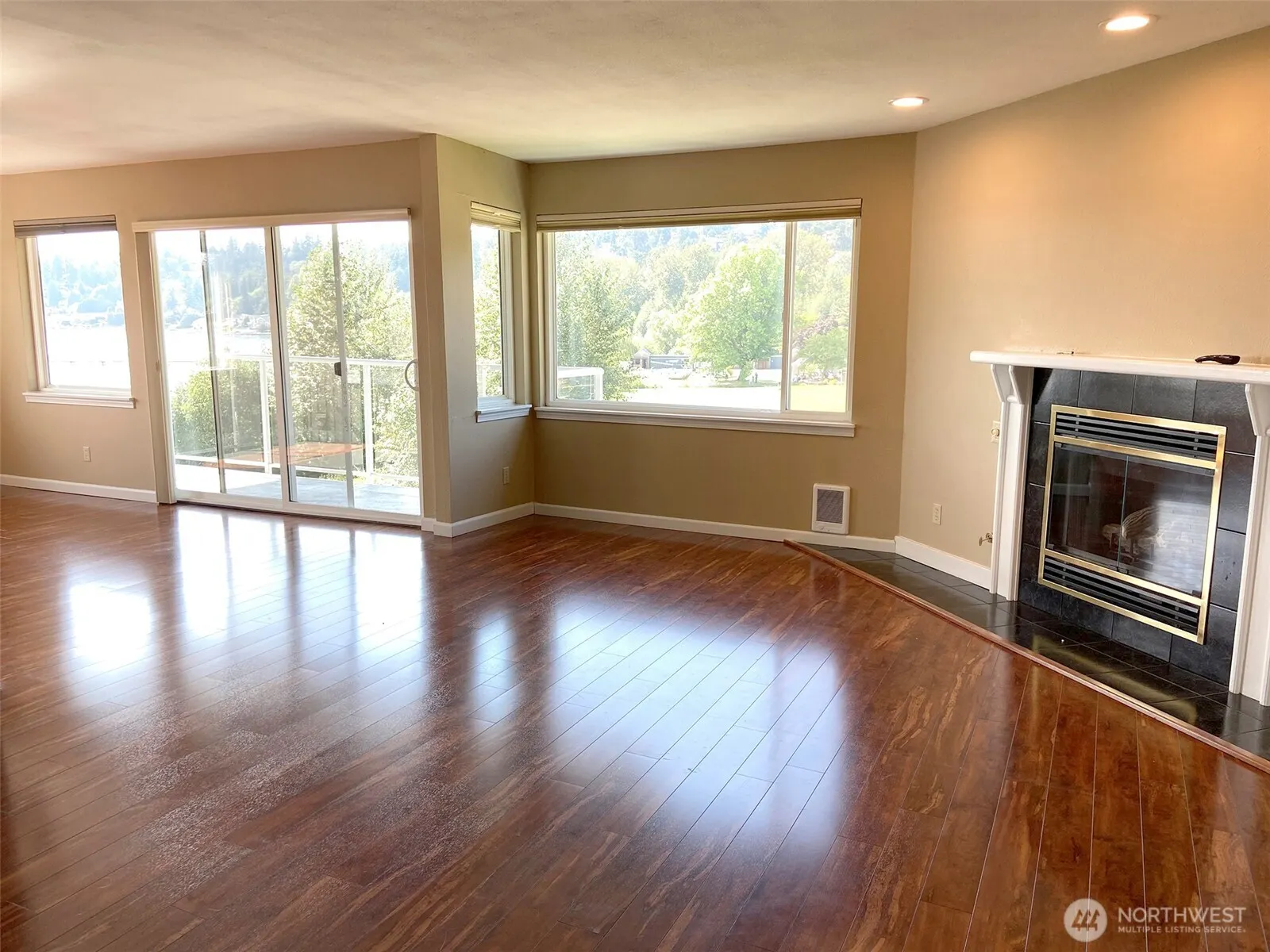 9715 NE Juanita Drive ##404, Kirkland, WA 98034
