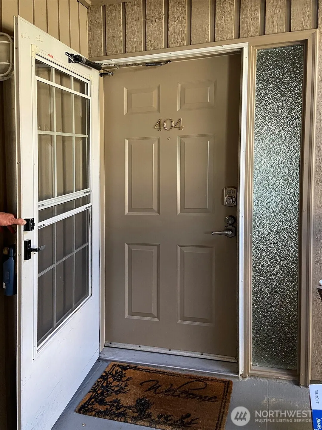 9715 NE Juanita Drive ##404, Kirkland, WA 98034