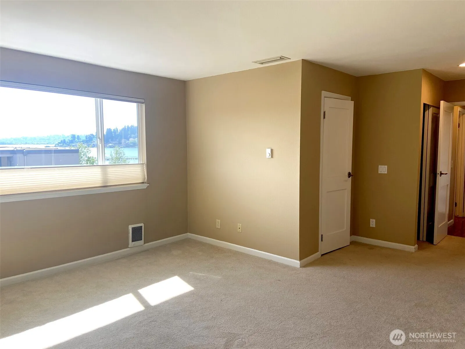 9715 NE Juanita Drive ##404, Kirkland, WA 98034