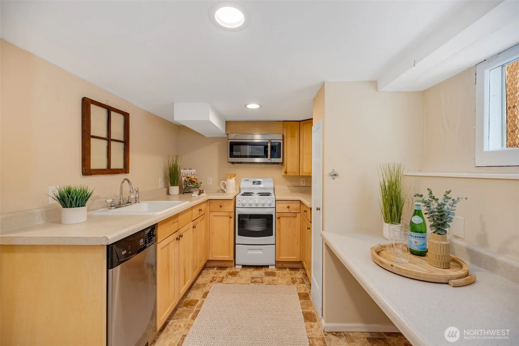 912 N 67th Street , Seattle, WA 98103