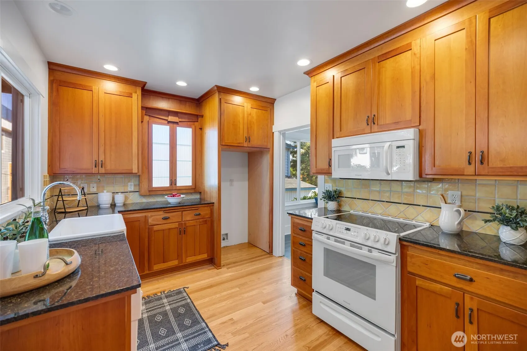 912 N 67th Street , Seattle, WA 98103