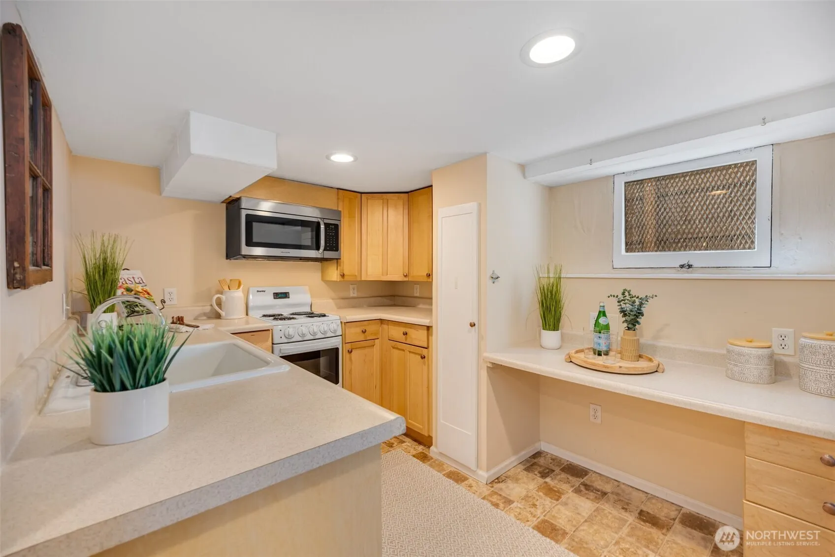 912 N 67th Street , Seattle, WA 98103