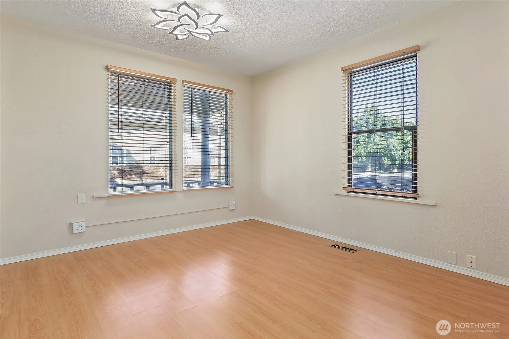 410 2nd Ave S , Kent, WA 98032