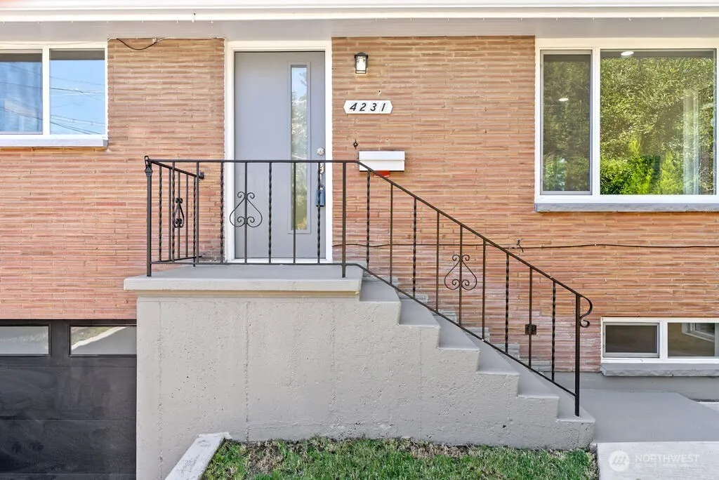 4231 S Graham Street , Seattle, WA 98118