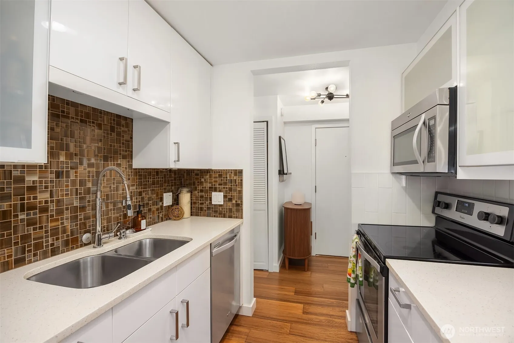 831 126th Place NE #B103, Bellevue, WA 98005-3247