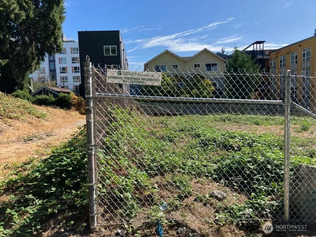 4048 Pasadena Place NE, Seattle, WA 98105