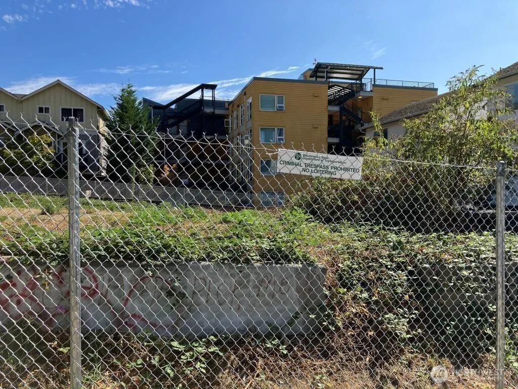 4048 Pasadena Place NE, Seattle, WA 98105