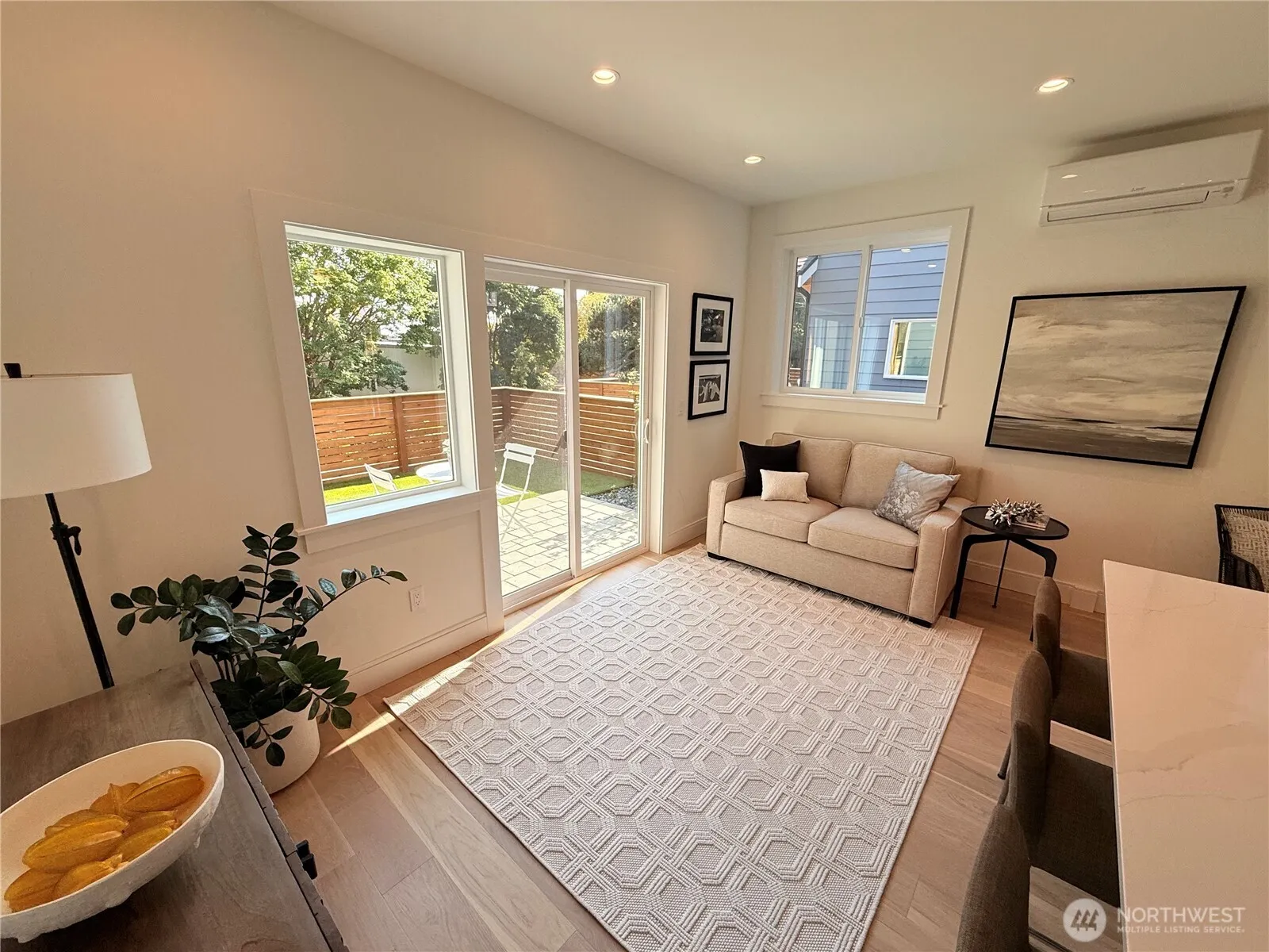 8005 25th Avenue NW, Seattle, WA 98117