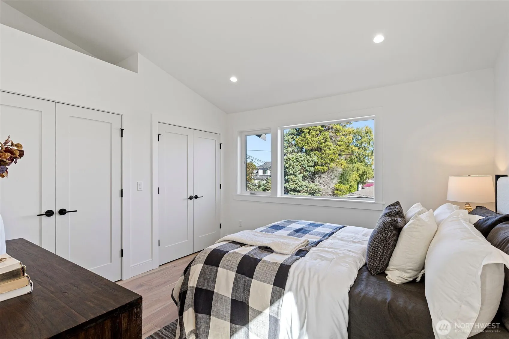 8005 25th Avenue NW, Seattle, WA 98117