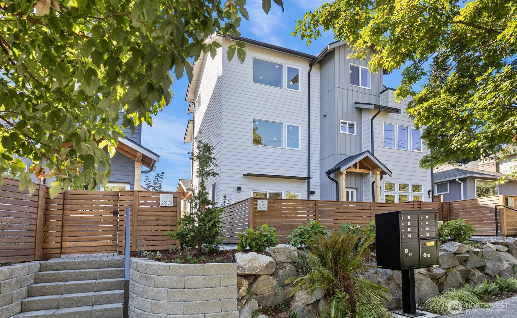8005 25th Avenue NW, Seattle, WA 98117