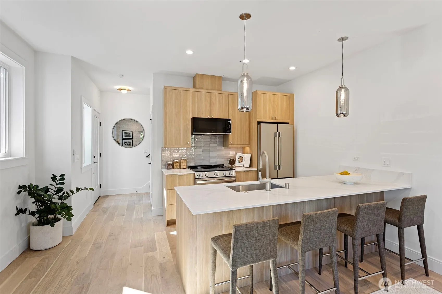 8005 25th Avenue NW, Seattle, WA 98117
