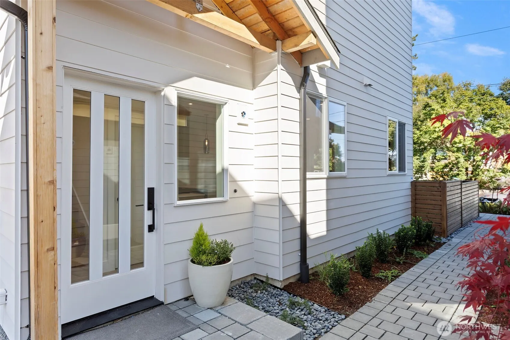 8005 25th Avenue NW, Seattle, WA 98117
