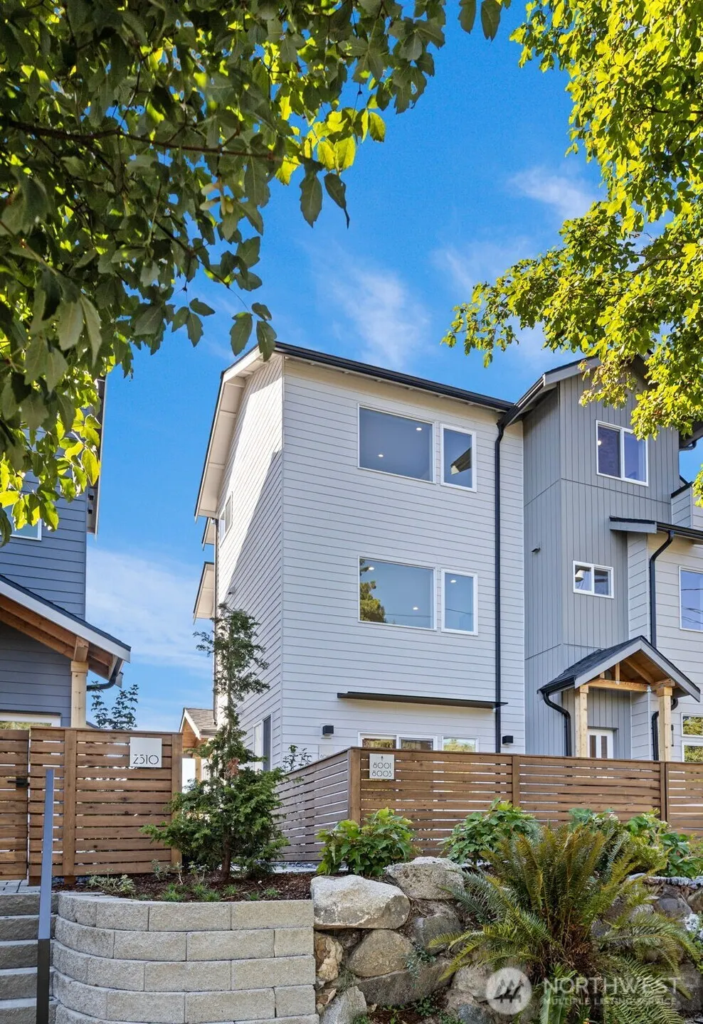 8005 25th Avenue NW, Seattle, WA 98117