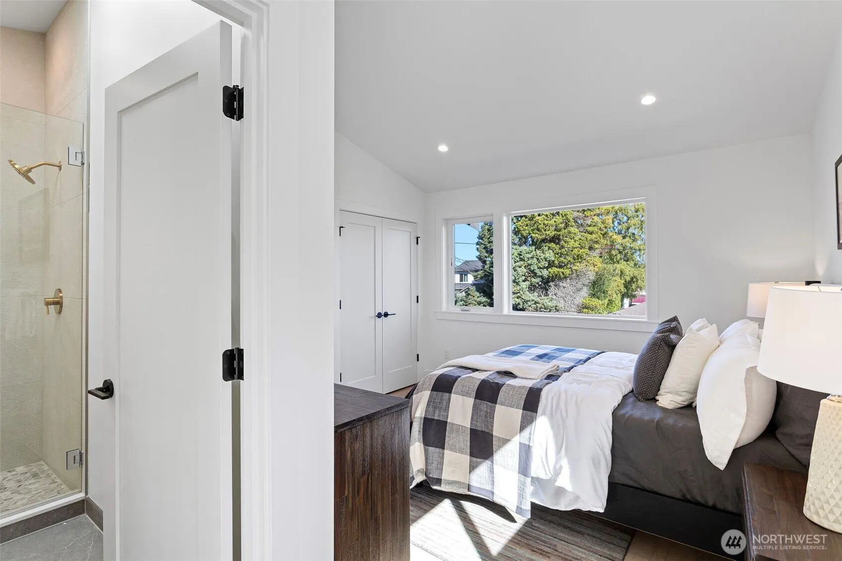 8005 25th Avenue NW, Seattle, WA 98117