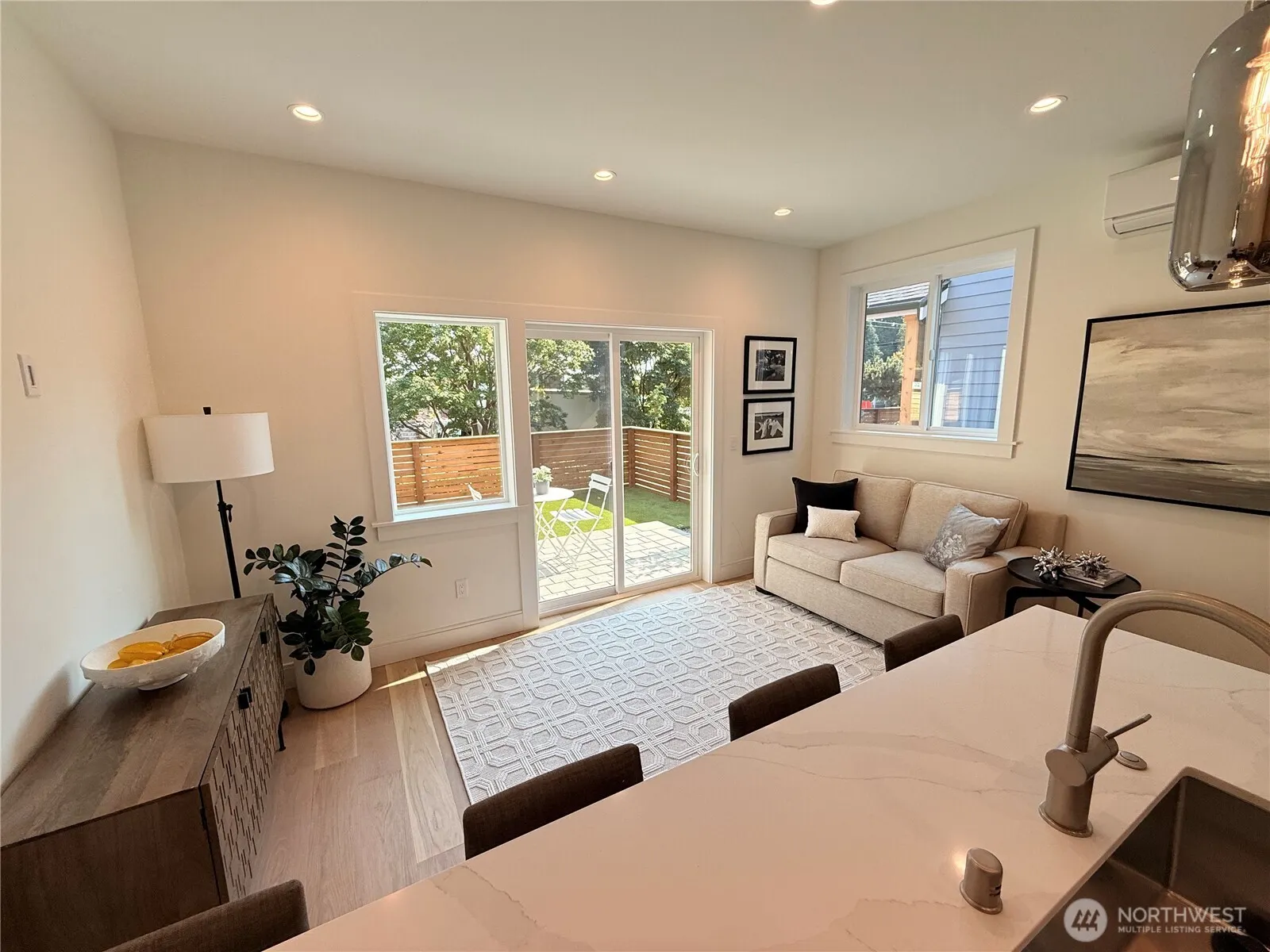 8005 25th Avenue NW, Seattle, WA 98117