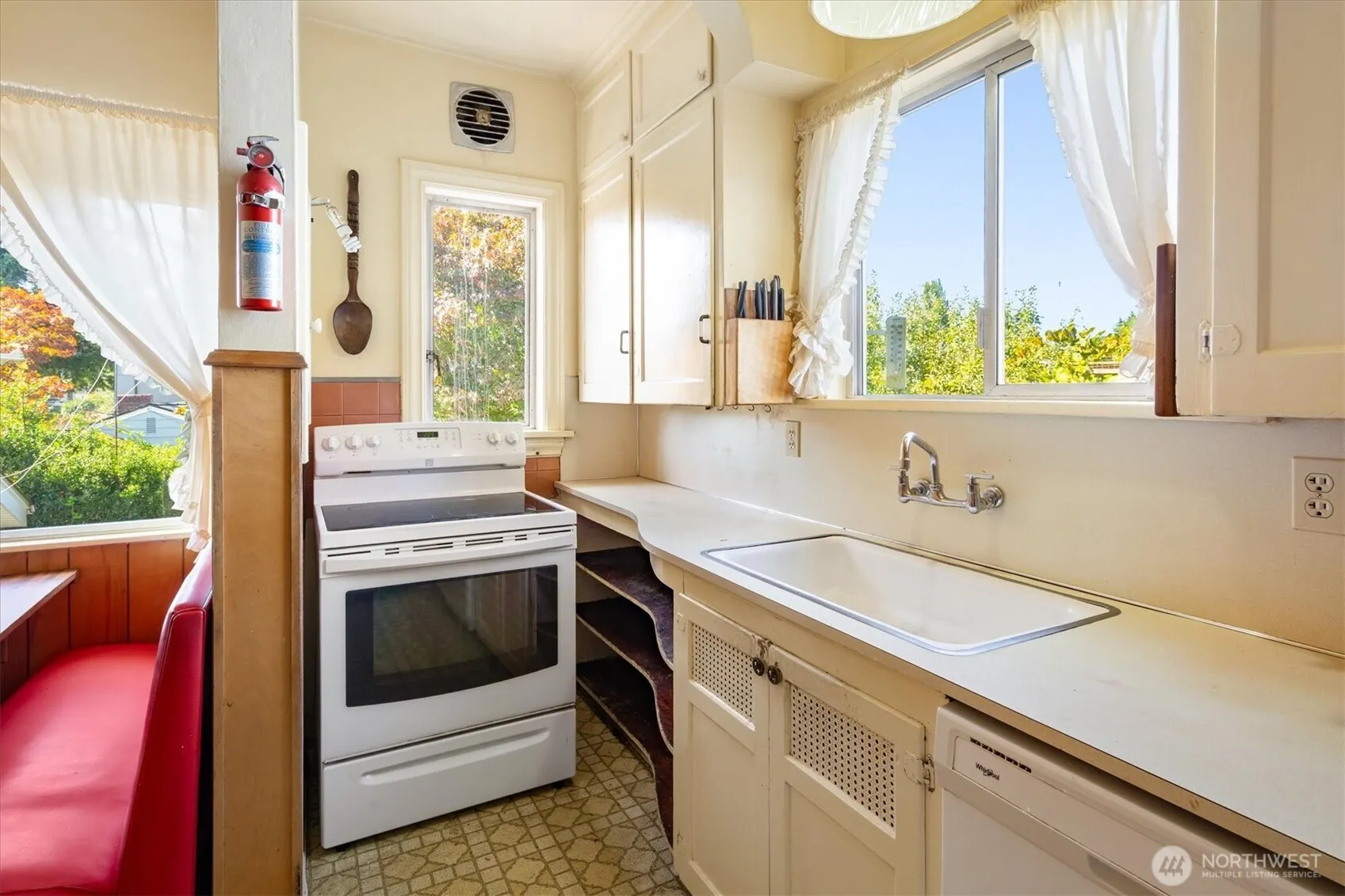 7003 40th Avenue NE, Seattle, WA 98115