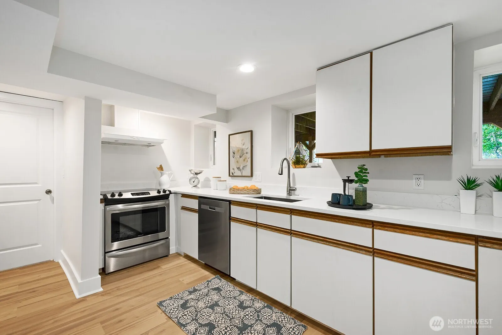 1242 16th Avenue E, Seattle, WA 98112