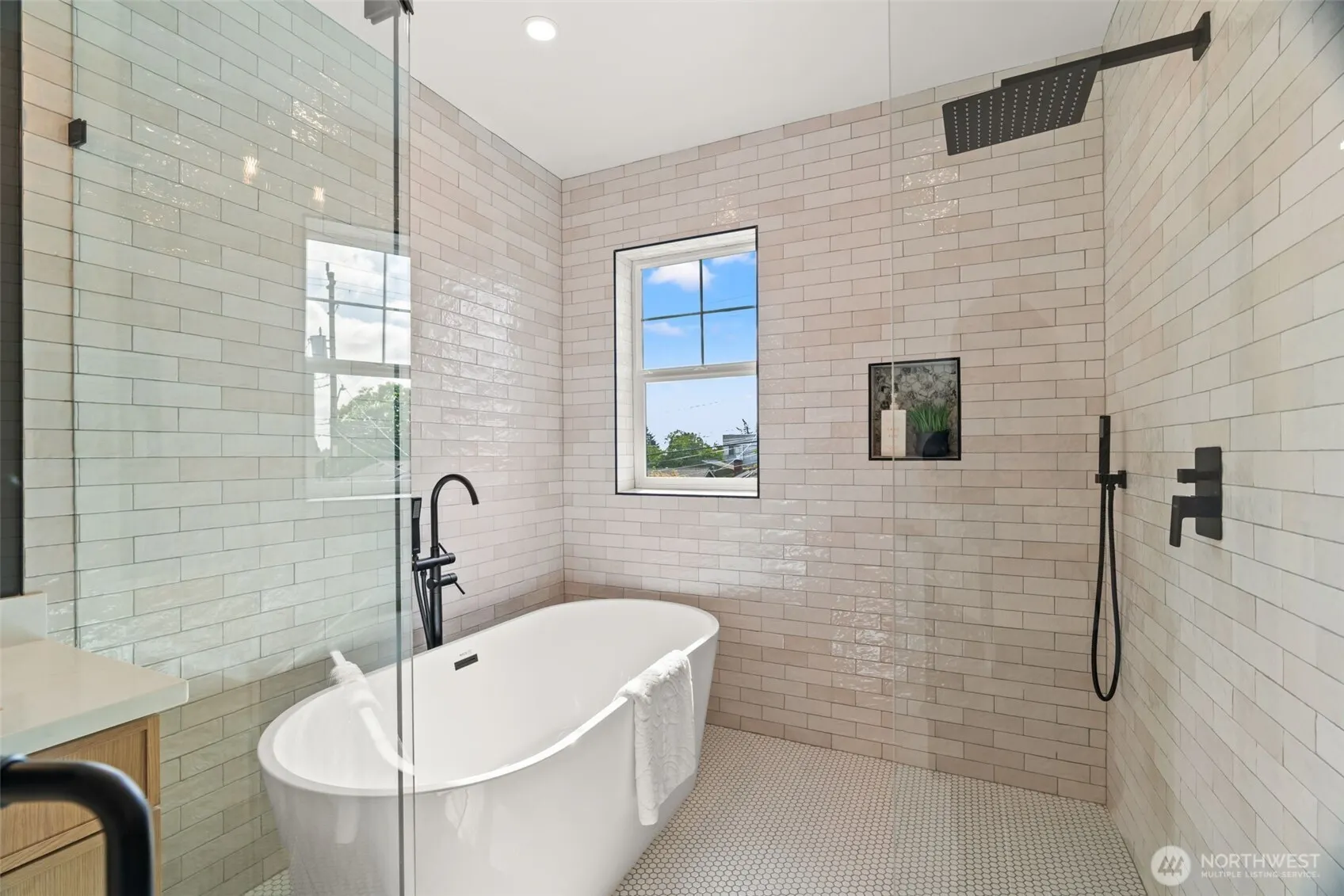 742 N 104th Street , Seattle, WA 98133