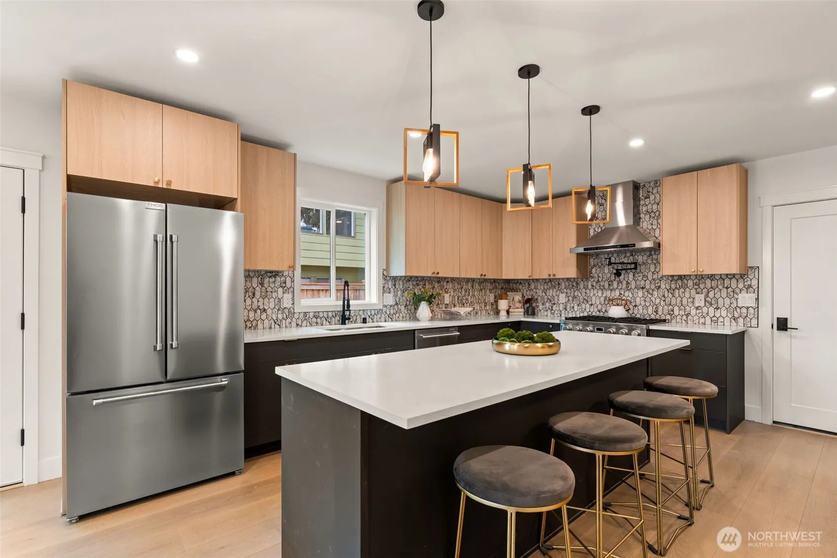 742 N 104th Street , Seattle, WA 98133