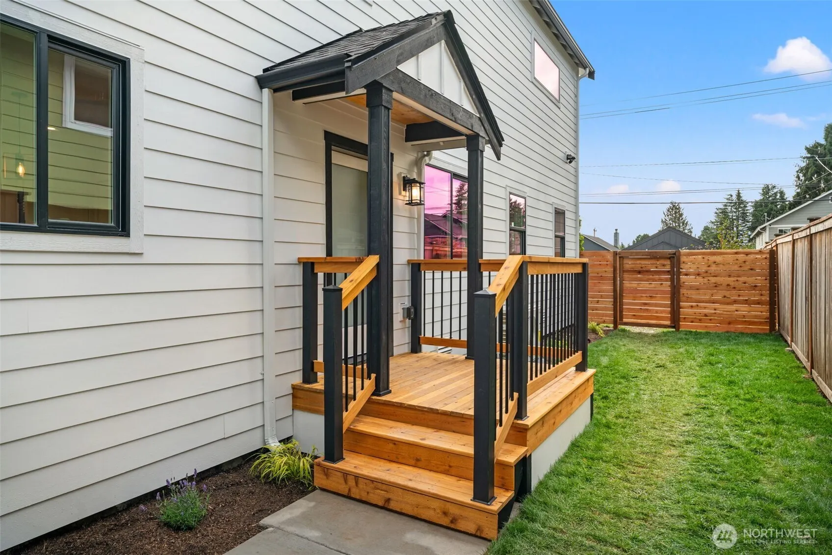 742 N 104th Street , Seattle, WA 98133