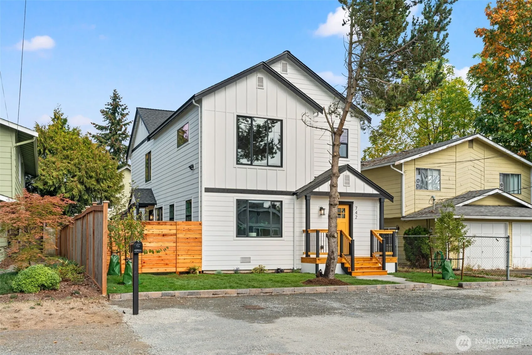 742 N 104th Street , Seattle, WA 98133