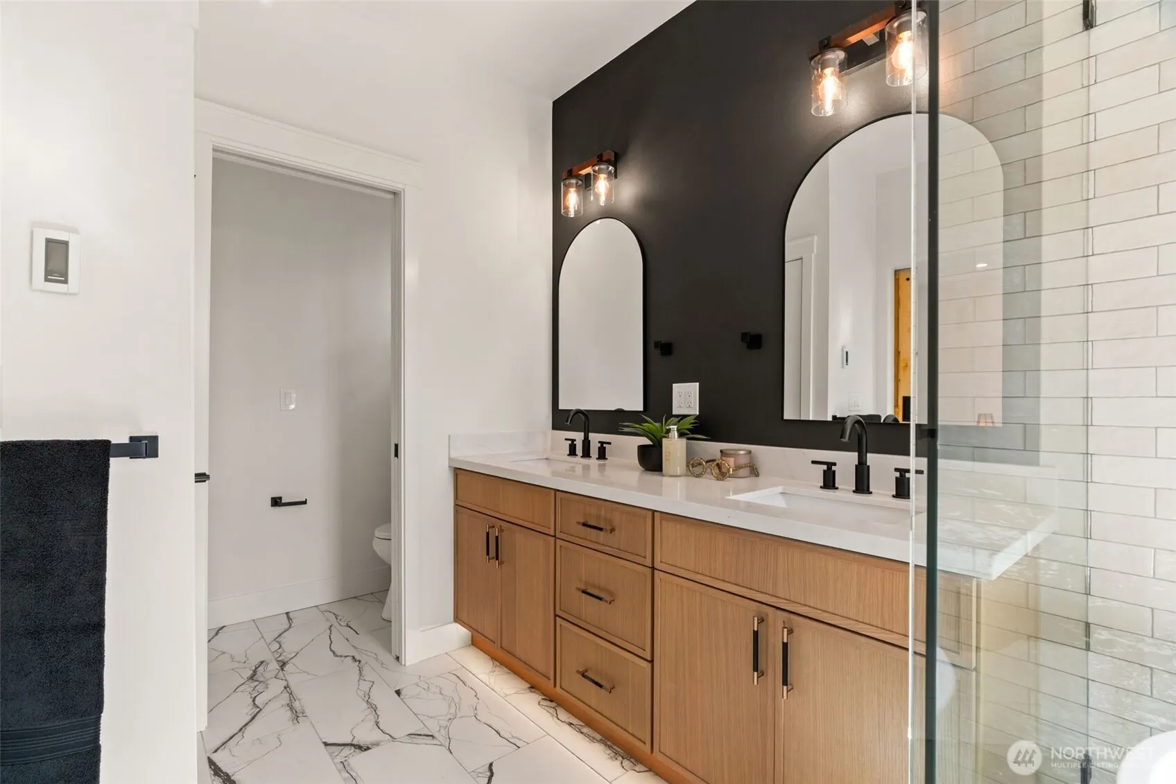 742 N 104th Street , Seattle, WA 98133