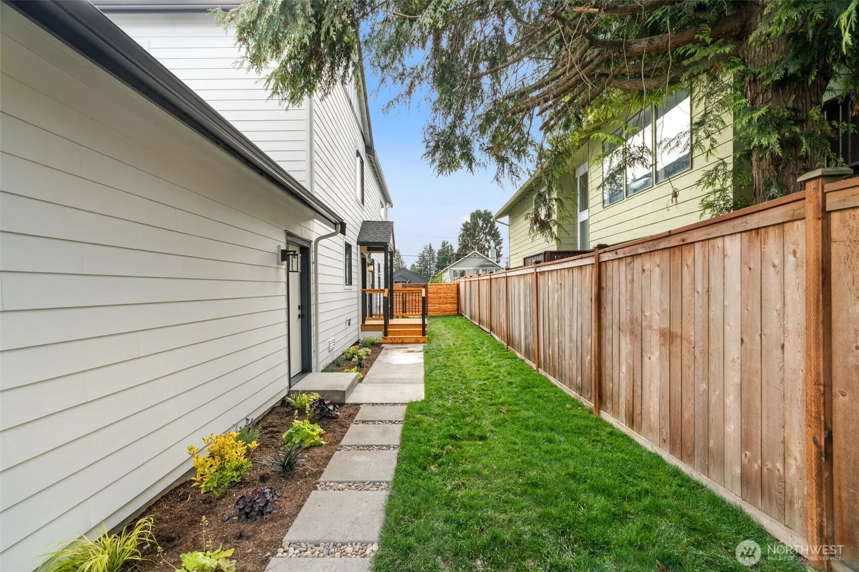 742 N 104th Street , Seattle, WA 98133