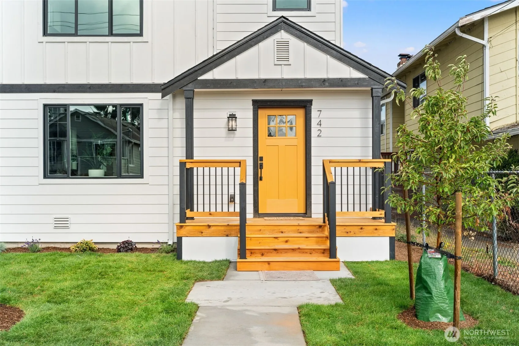 742 N 104th Street , Seattle, WA 98133