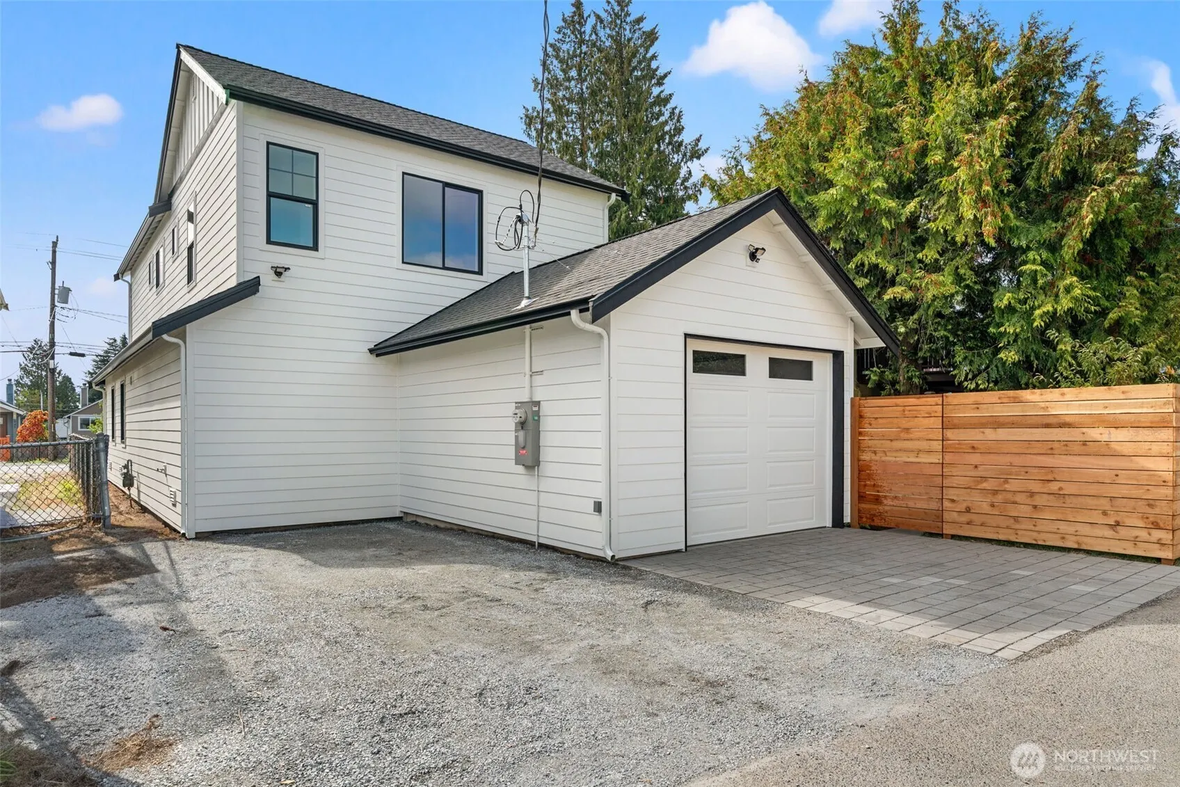 742 N 104th Street , Seattle, WA 98133