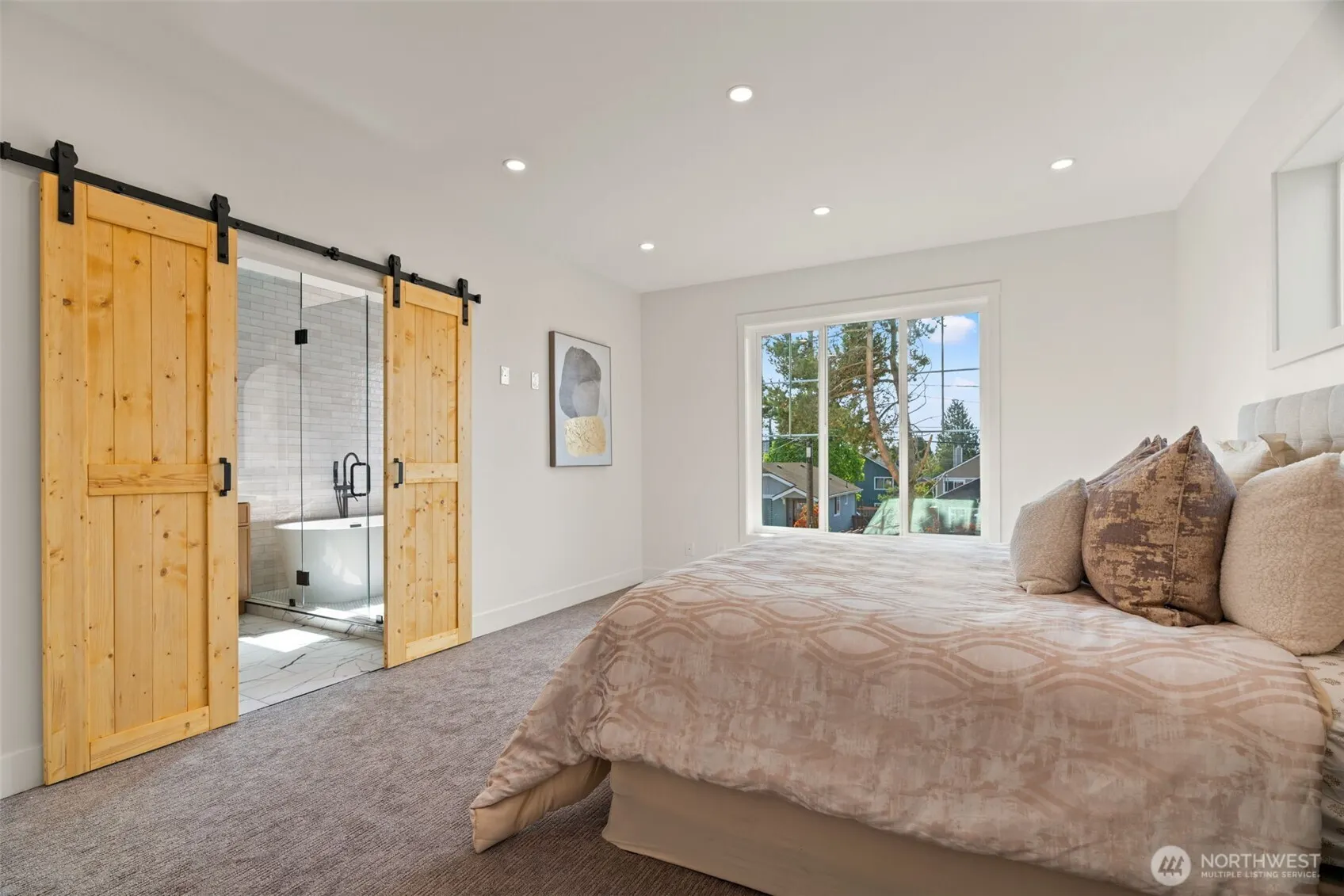 742 N 104th Street , Seattle, WA 98133