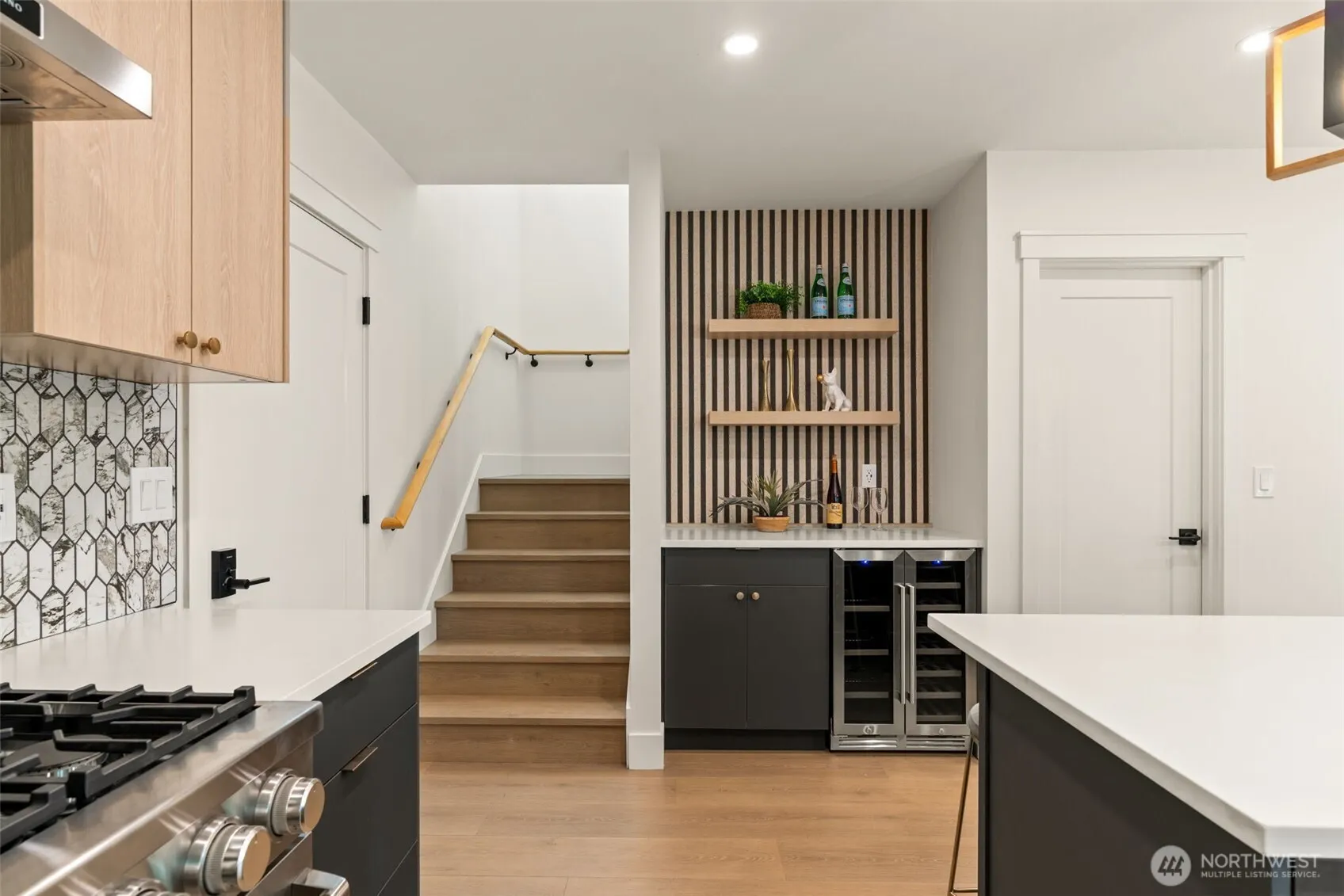 742 N 104th Street , Seattle, WA 98133