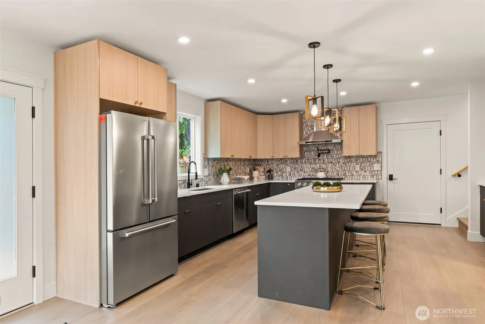 742 N 104th Street , Seattle, WA 98133