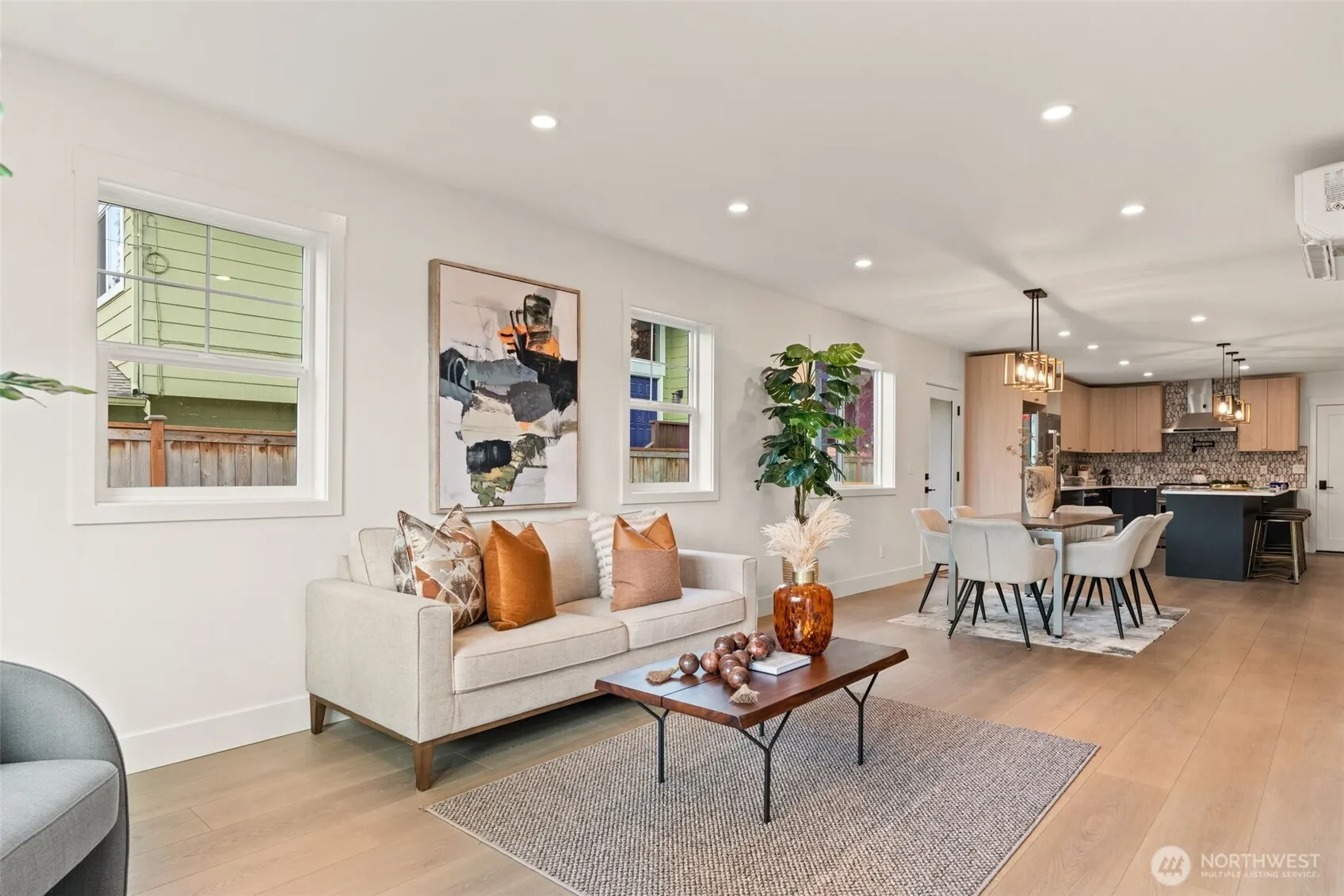 742 N 104th Street , Seattle, WA 98133