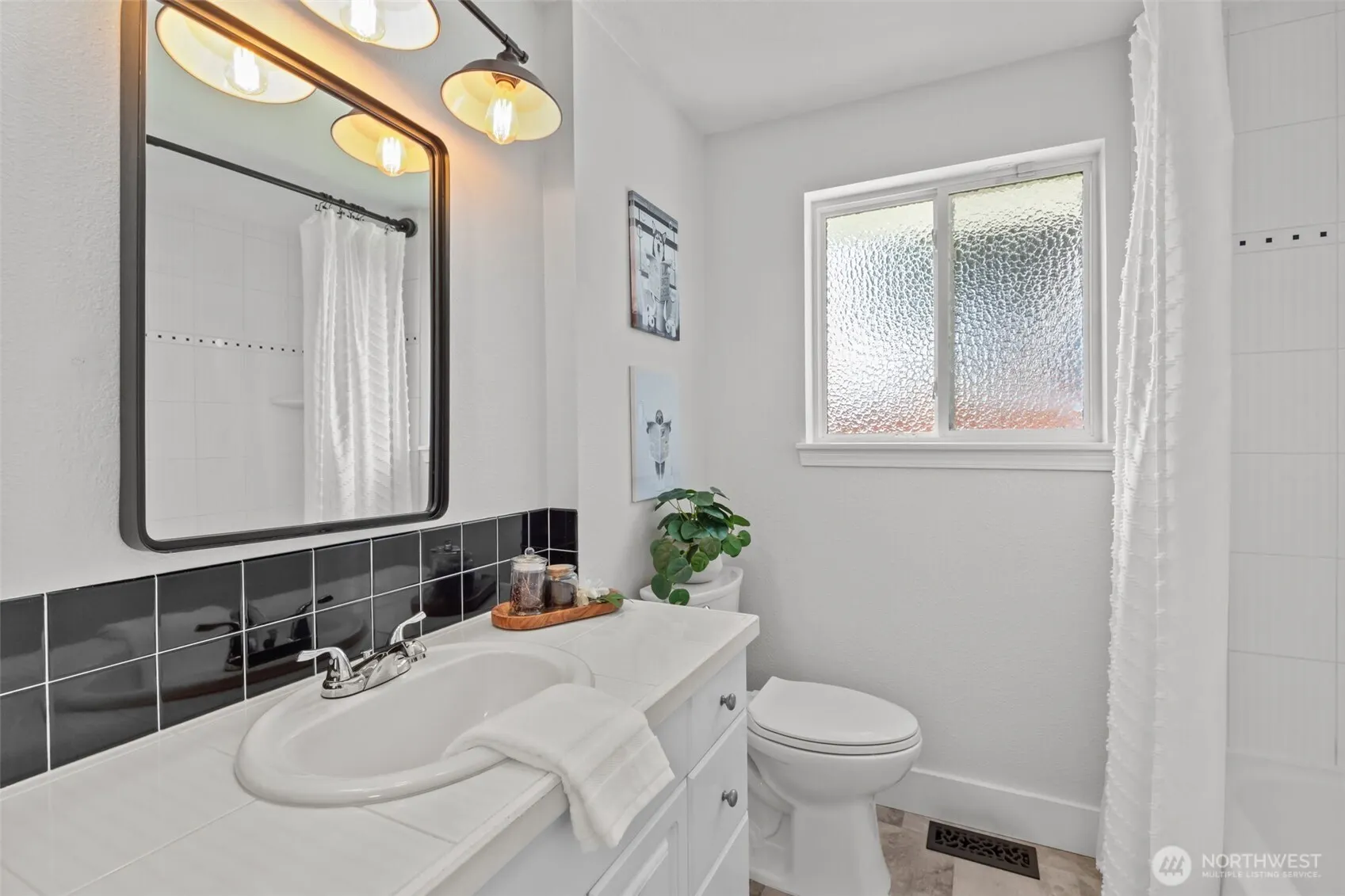 915 Monroe Avenue NE, Renton, WA 98056