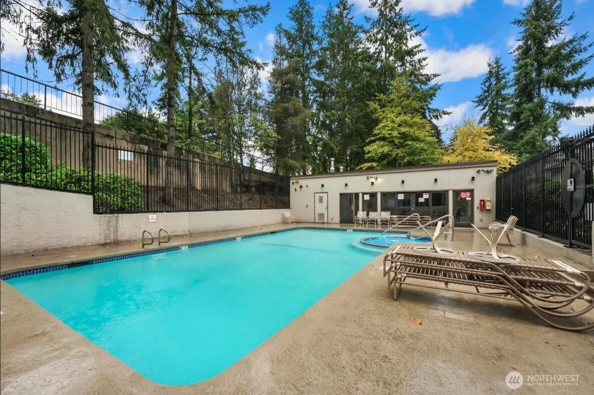 10424 NE 32nd Place #C204, Bellevue, WA 98004