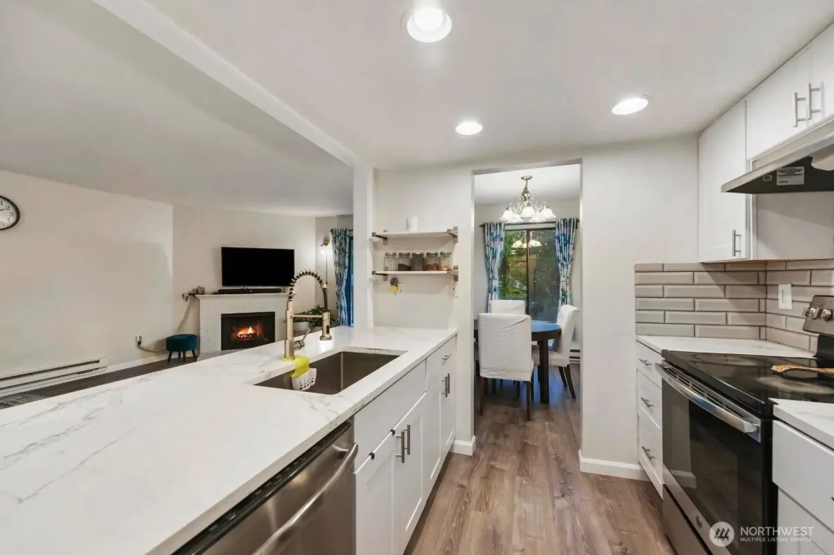 10424 NE 32nd Place #C204, Bellevue, WA 98004