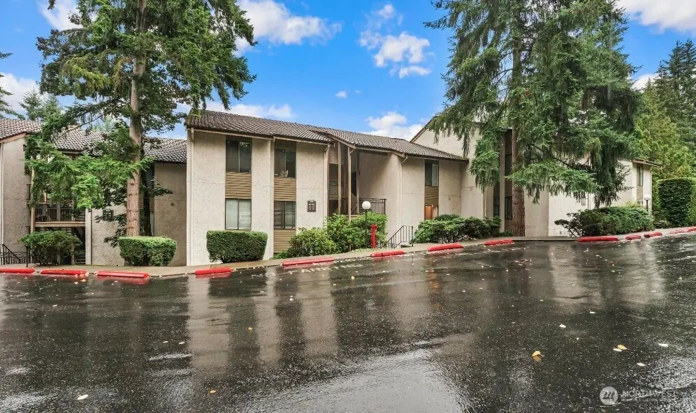 10424 NE 32nd Place #C204, Bellevue, WA 98004