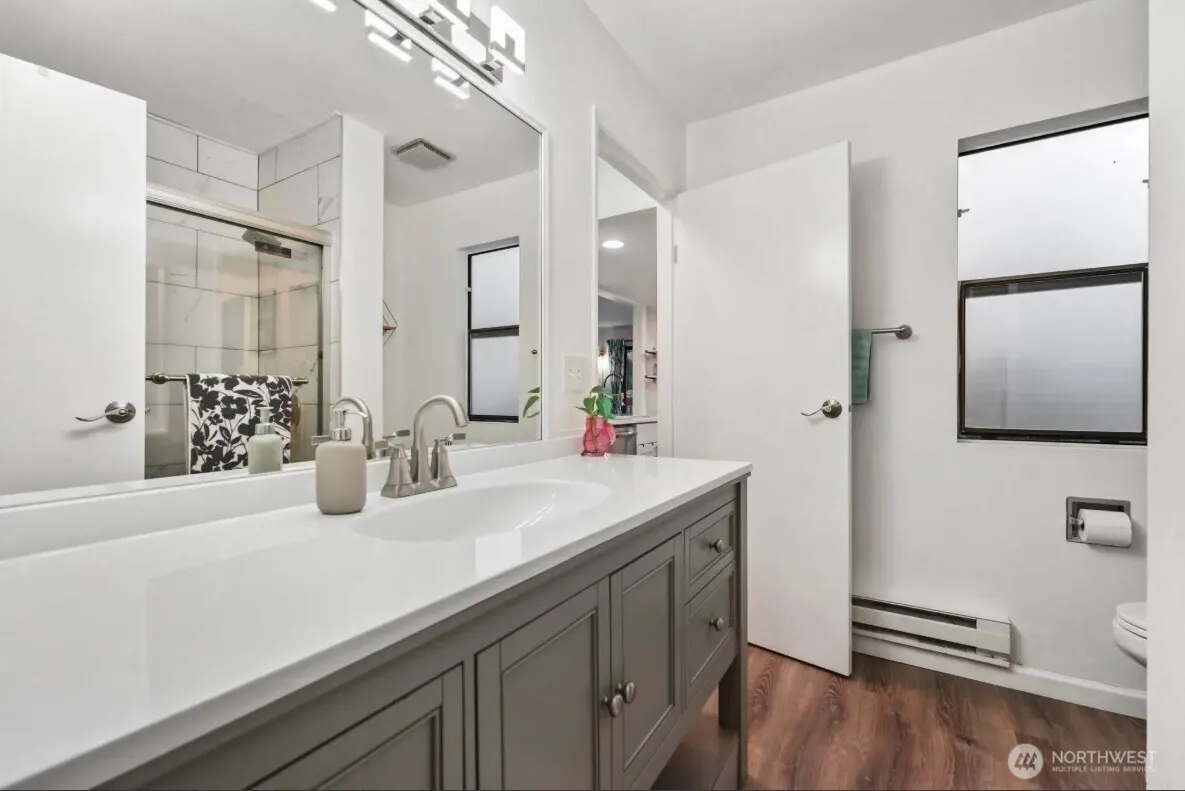 10424 NE 32nd Place #C204, Bellevue, WA 98004