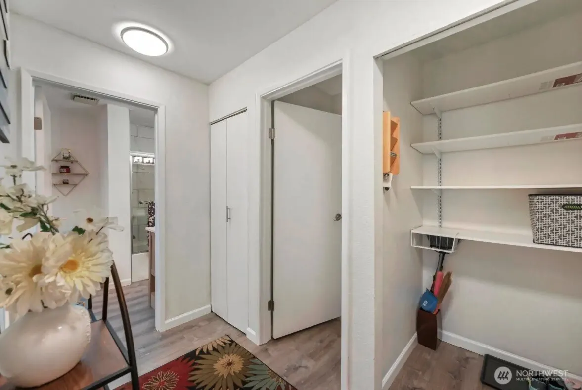 10424 NE 32nd Place #C204, Bellevue, WA 98004