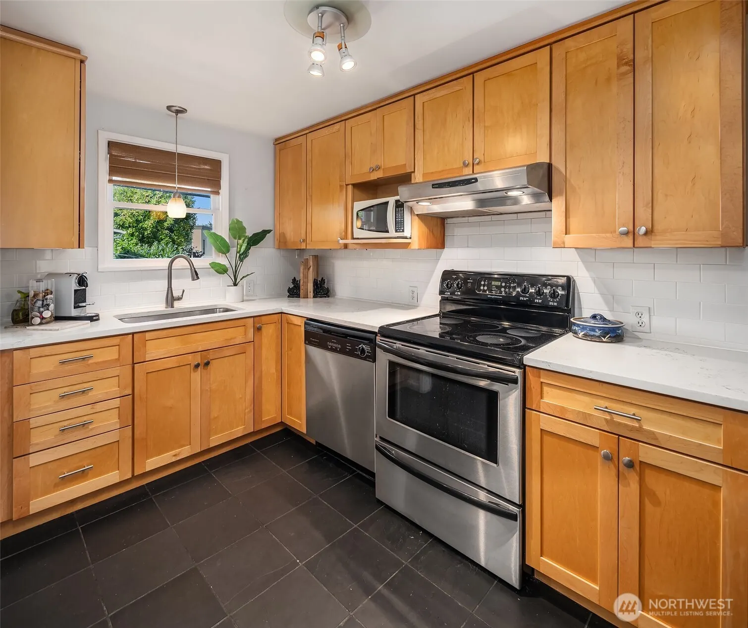 2625 47th Avenue SW #2, Seattle, WA 98116