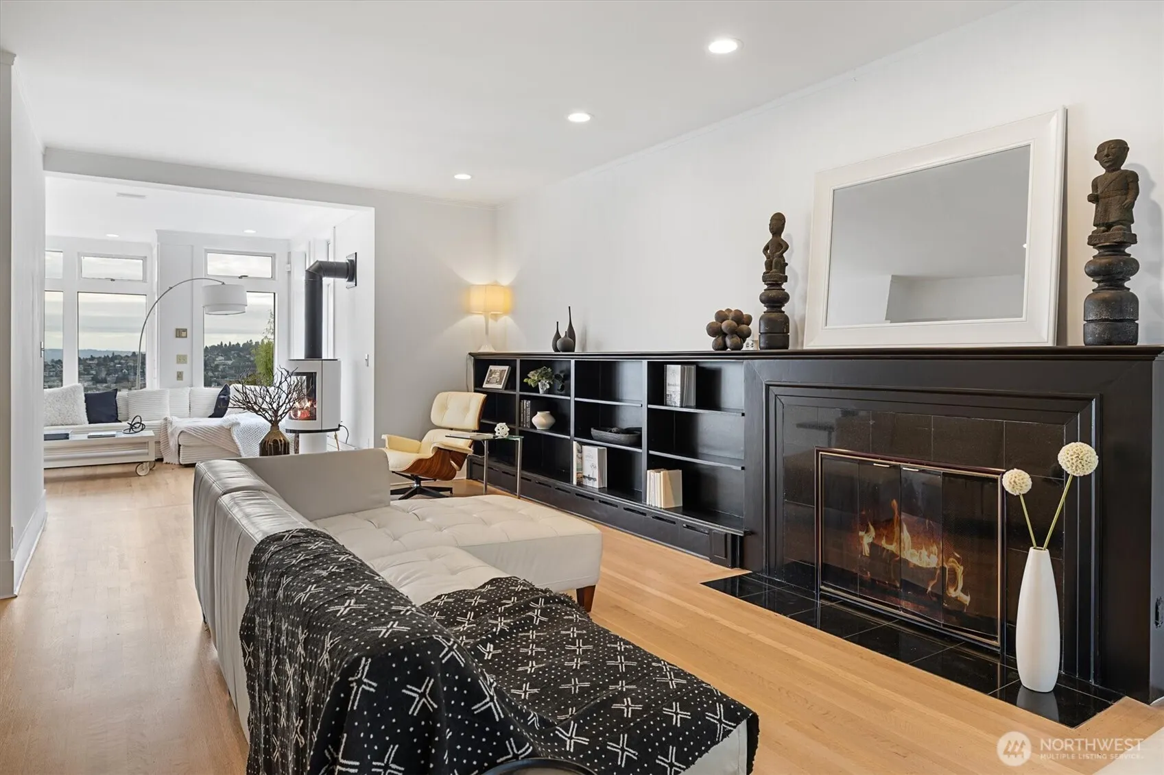 2202 5th Avenue N, Seattle, WA 98109