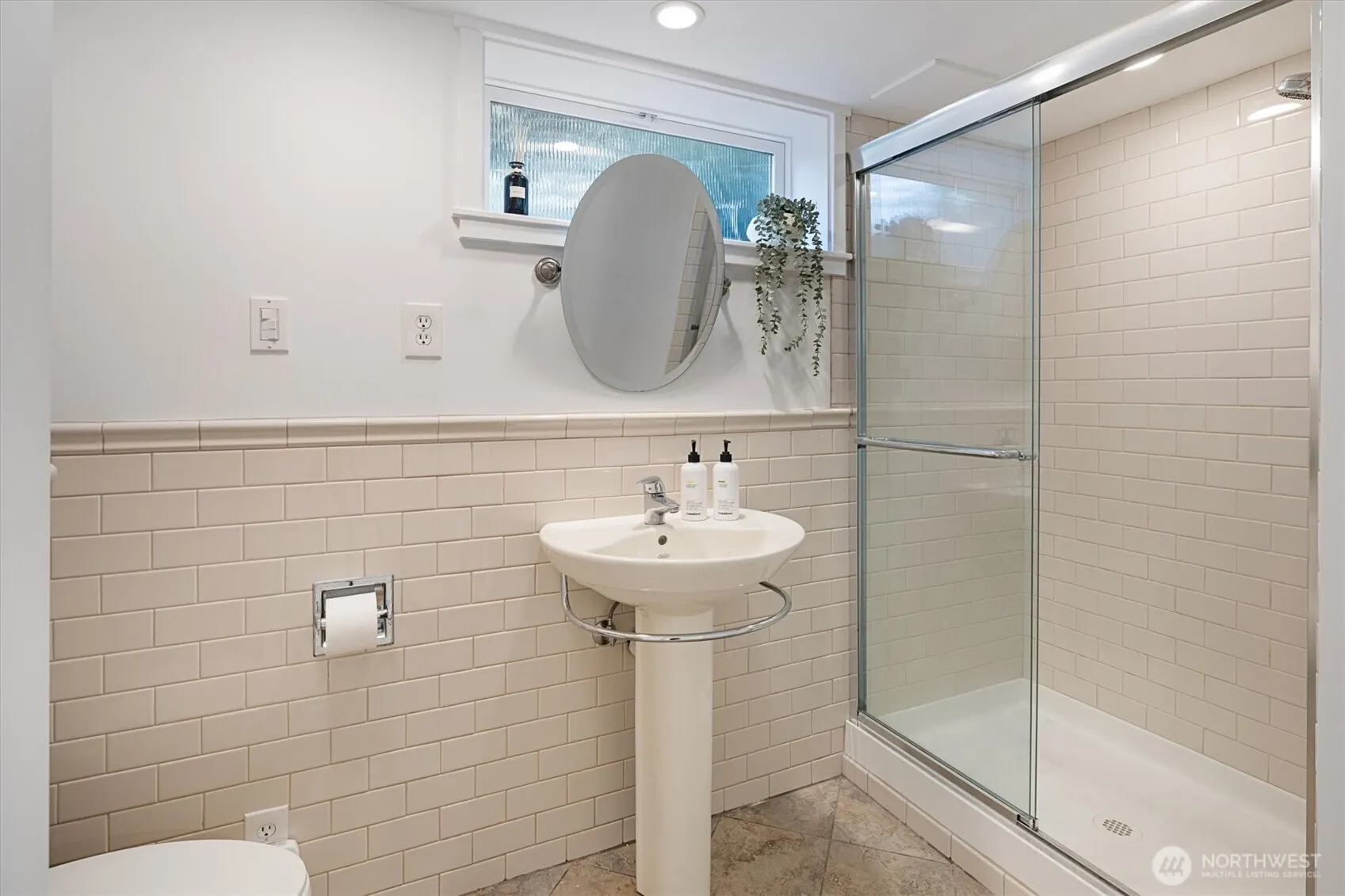 2202 5th Avenue N, Seattle, WA 98109