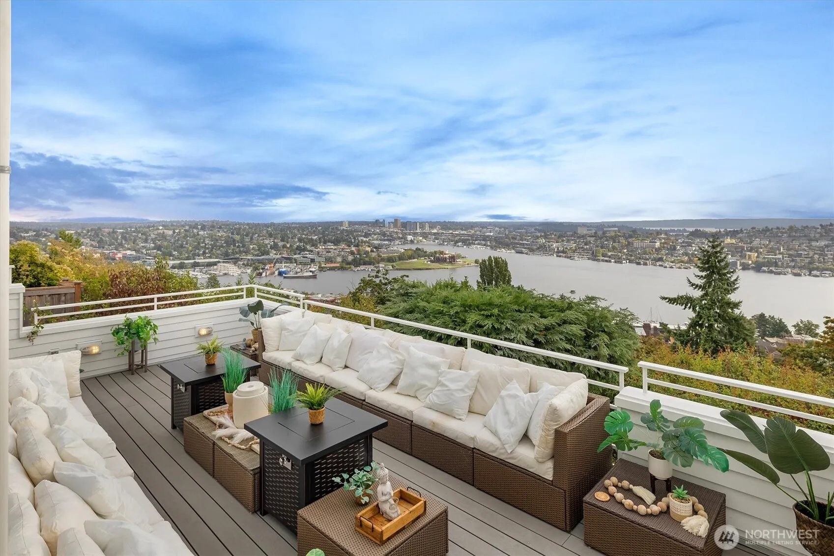 2202 5th Avenue N, Seattle, WA 98109