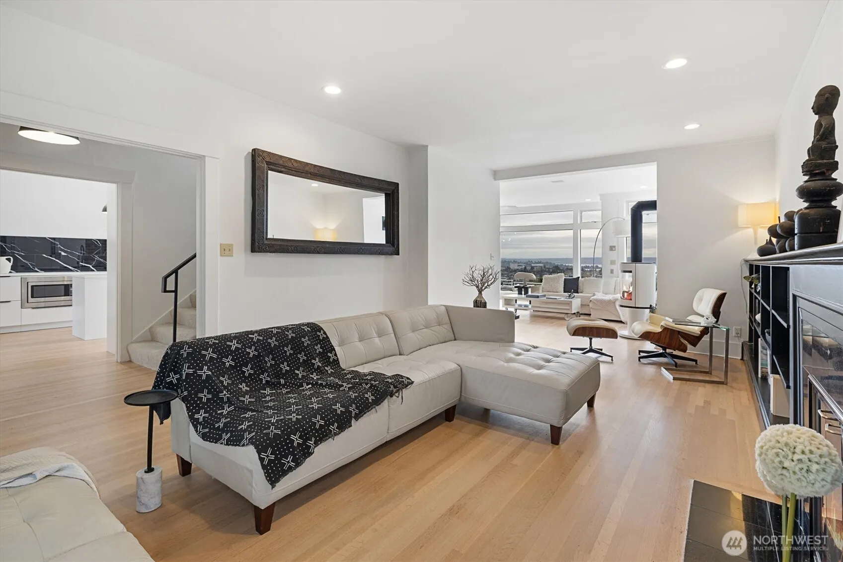 2202 5th Avenue N, Seattle, WA 98109